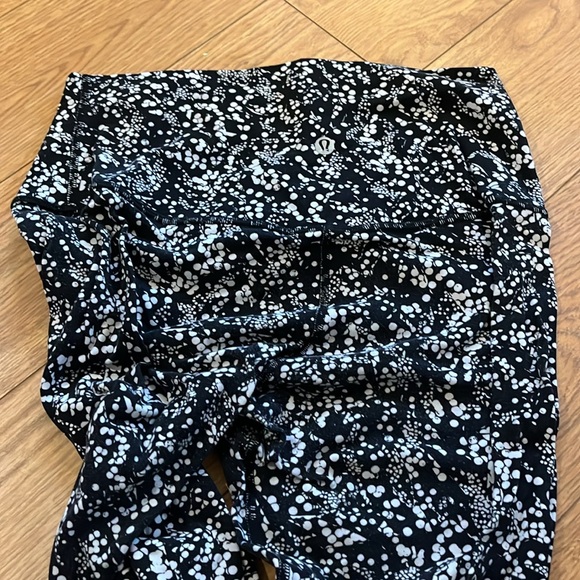 Lululemon 8 pants - Picture 2 of 2